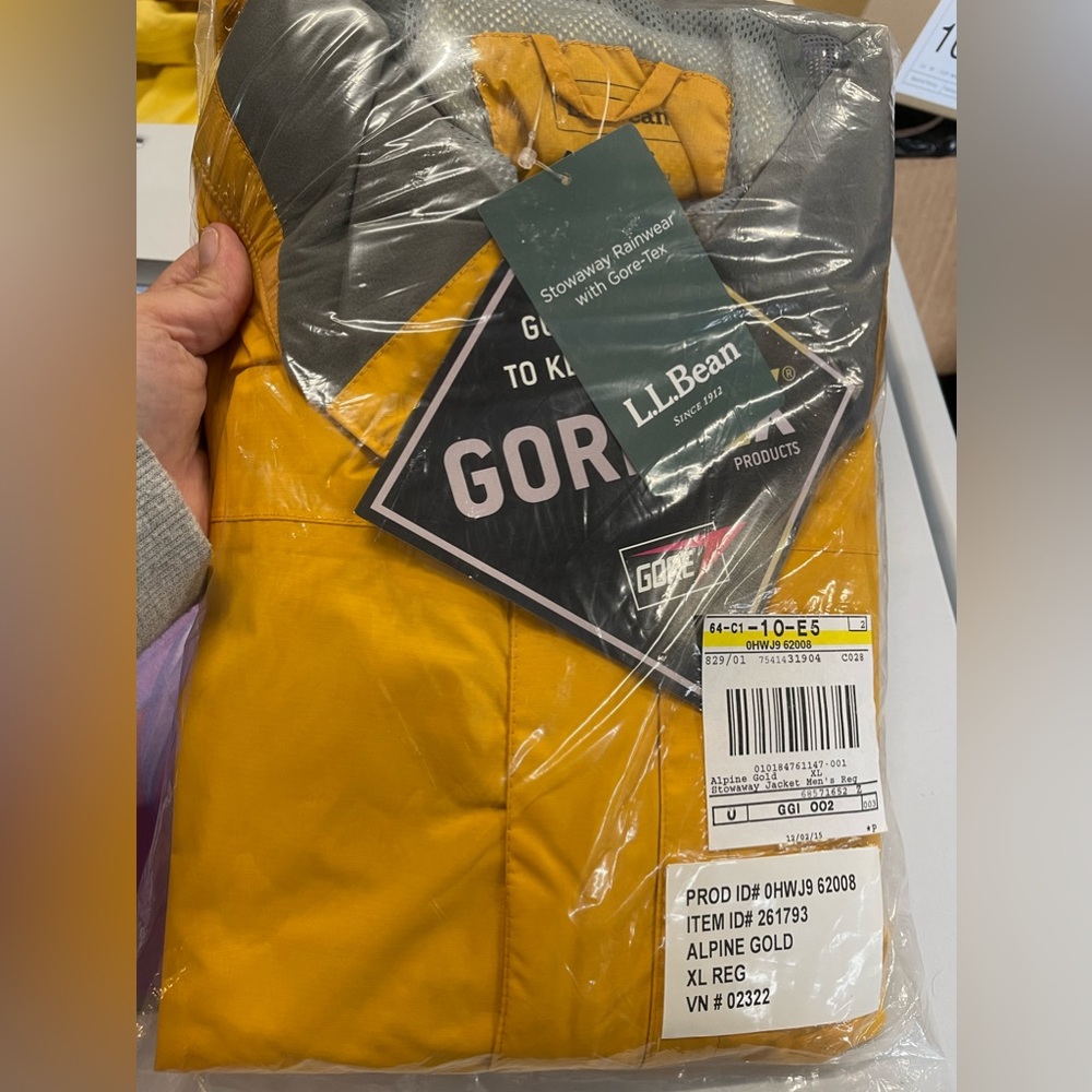 LL bean gortex alpine gold stowaway jacket size Xl